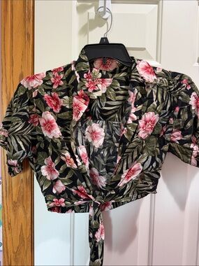 American Eagle Outfitters Black Tie-Front Crop Top with Pink Floral